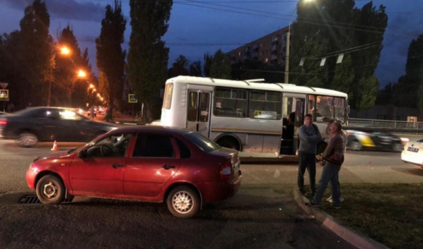 Авария с маршруткой на Ленинском проспекте.