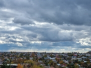 В городе пройдут дожди и станет прохладнее.