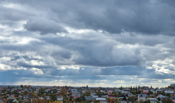 В городе пройдут дожди и станет прохладнее.