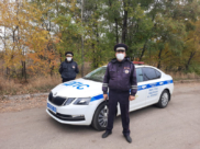 Инспекторы помогли довезти женщину в роддом.