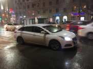 Иномарка сбила девушку.