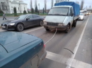Стражи порядка помогли отбуксировать сломавшийся автомобиль.