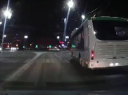 Автобус проехал на красный свет.