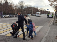 Сотрудники полиции устроили рейд.