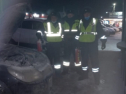 Инспекторы помогли потушить авто.