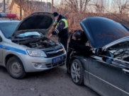 Госавтоинспекторы помогли водителю.
