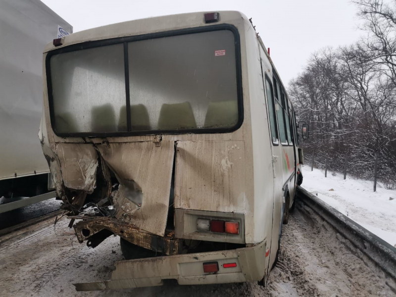 Авария с автобусом и грузовиком под Воронежем.