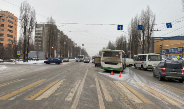 ДТП с маршруткой на Ленинском проспекте.