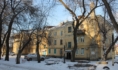 Этот дом очень ждет капремонта.