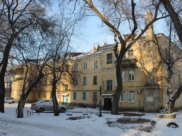 Этот дом очень ждет капремонта.