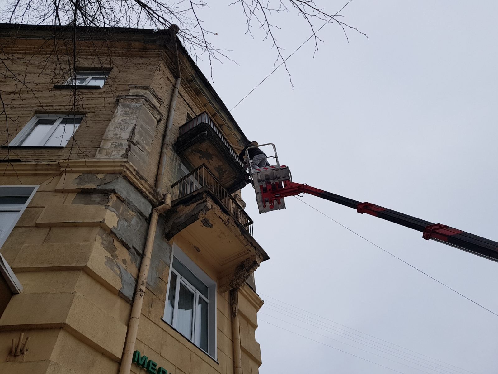 В Воронеже, скорее всего, полностью демонтируют все балконы со сталинки на  улице Пушкинской