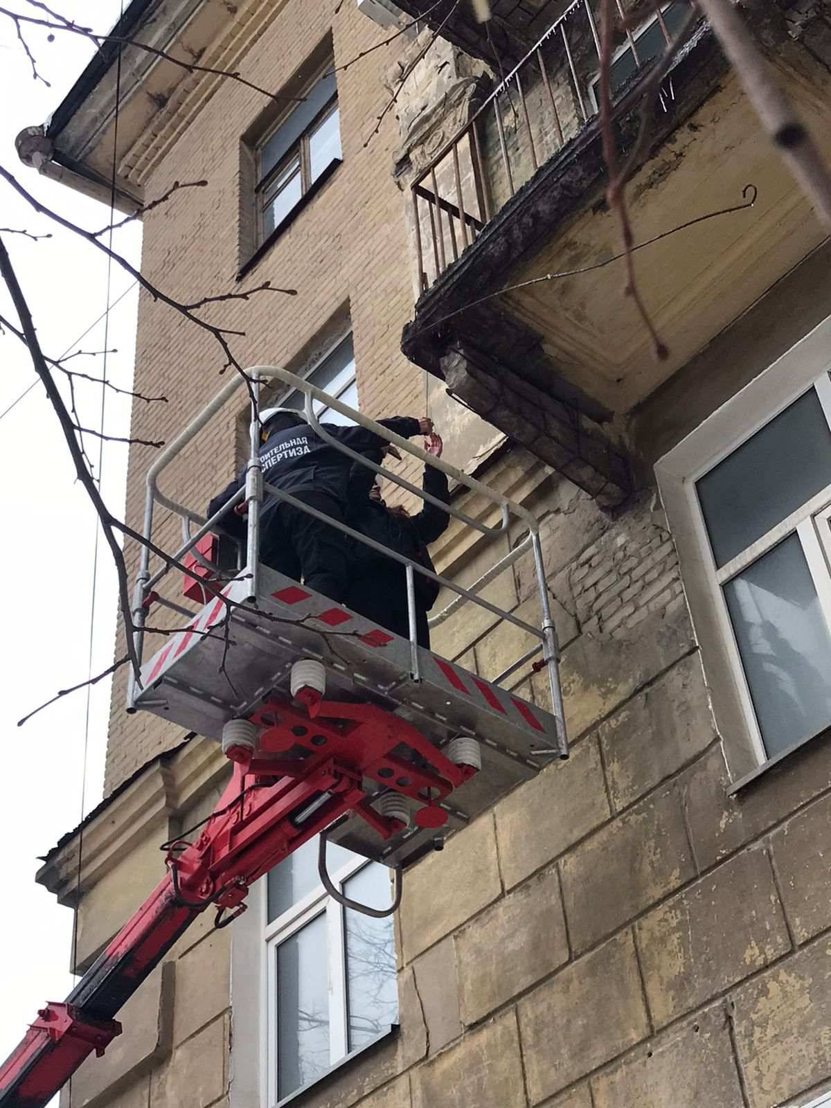 В Воронеже, скорее всего, полностью демонтируют все балконы со сталинки на  улице Пушкинской