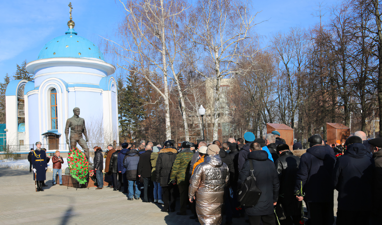 Новости последнего часа в воронеже. Памятник в новой Усмани афганцам. Памятник воинам афганцам в Эртиле Воронежской. Воин интернационалист Воронежа. Памятник воинам интернационалистам в Воронеже.