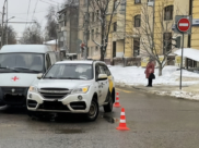 Такси врезалось в скорую.