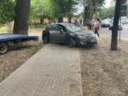 Легковушка сбила троих человек.