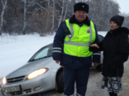 Полицейские помогли автомобилистке.