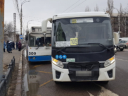 Столкнулись автобус и троллейбус.