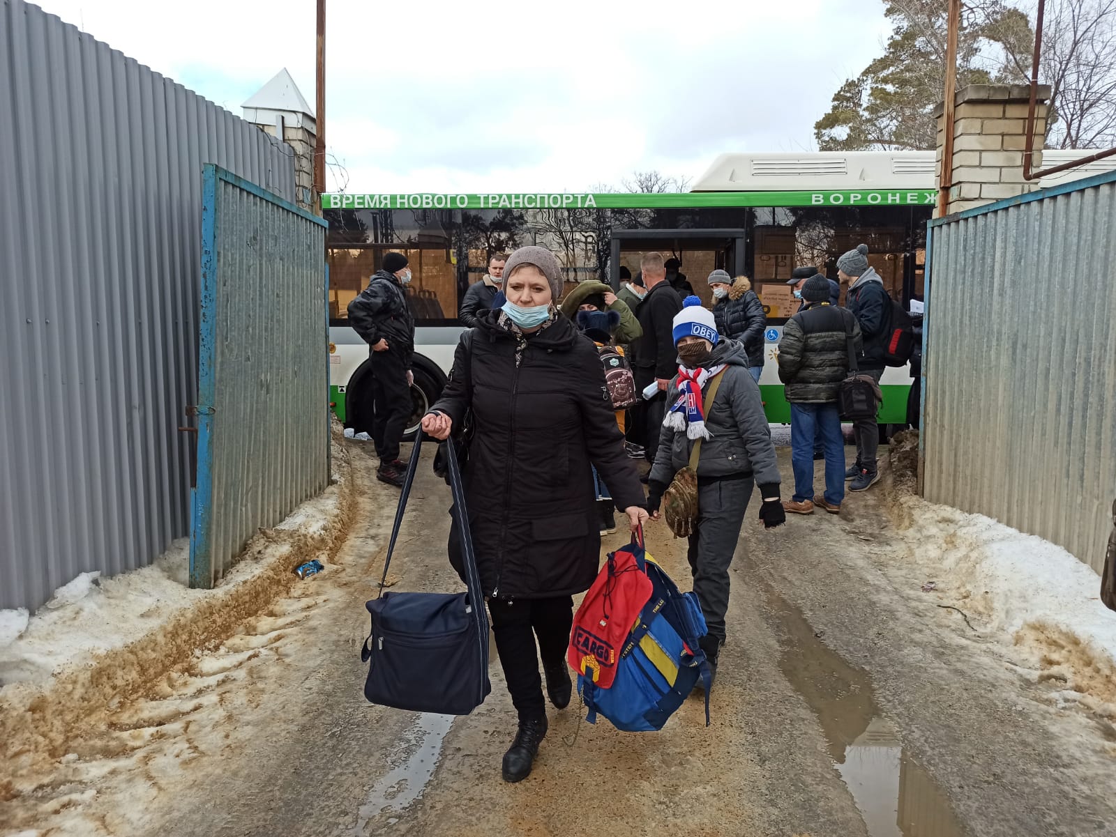 В Воронеже 140 беженцев из ДНР и ЛНР заселили в лагерь «Голубой экран»,  опубликованы фото