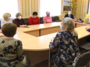 Депутаты встретились с женщинами-медиками.