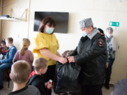 Полицейские посетили пункт временного размещения.