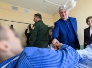 Губернатор пообщался с росгвардейцами в госпитале.