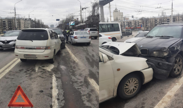 В аварии пострадали два человека.