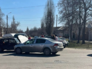 Столкнулись три человека.