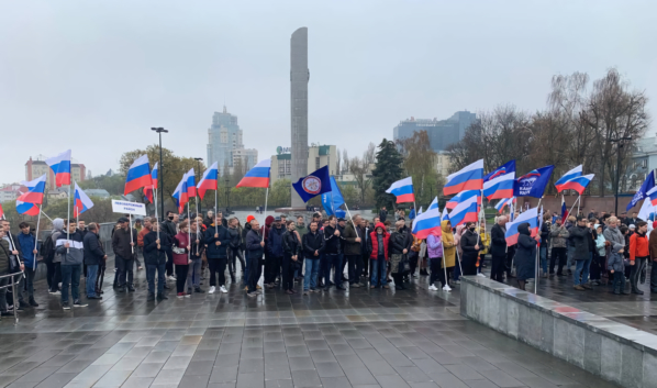 Митинг на площади Победы.