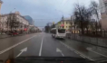 Автобус проехал на красный свет.