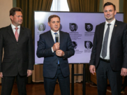 Гендиректор АО «СЗ «ДСК» Андрей Соболев (в центре).