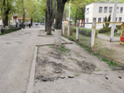 Тротуар внезапно заканчивается.
