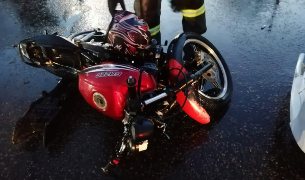 Мотоциклиста увезли в больницу.