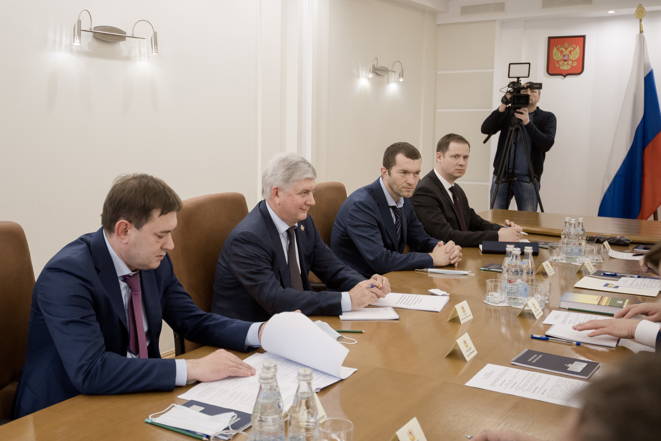 Губернатор встретился с депутатскими фракциями Воронежской областной Думы.