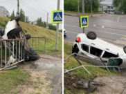 Легковушка перевернулась.