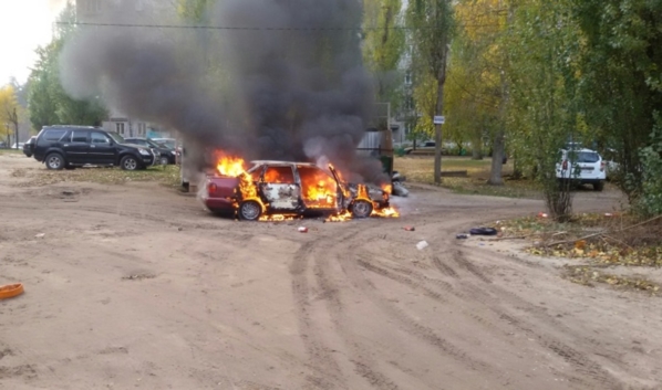 В Воронеже сгорела иномарка.