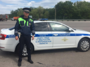 Полицейские помогли пассажирам автобуса.