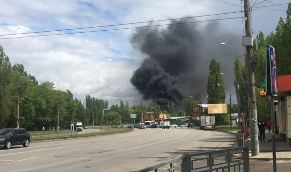 Пожар на улице Матросова в Воронеже.