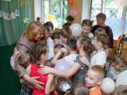 Людмила Ипполитова поздравила детей с праздником.