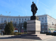 Памятник Ивану Черняховскому.