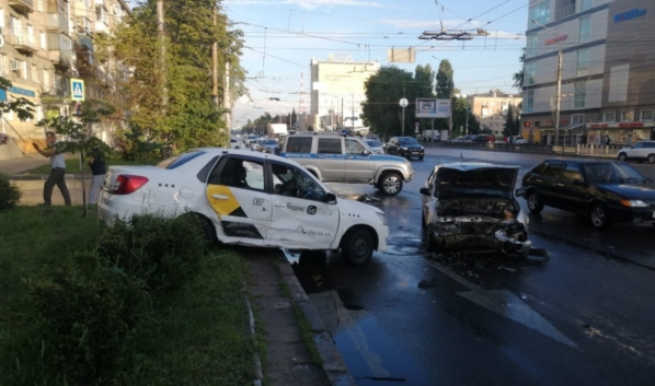 Место аварии в Воронеже.
