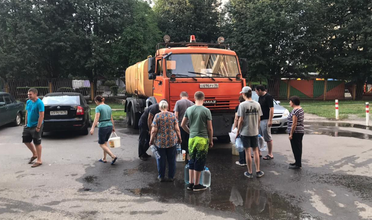 Подвоз. Подвоз питьевой воды. Подвоз питьевой воды автоцистернами. Благоустройство Воронеж. Горсовет Воронеж аварийная служба.