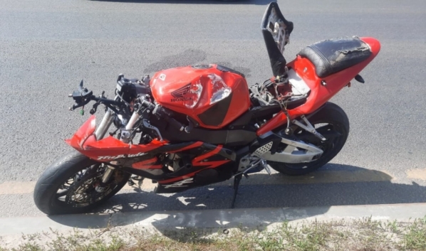 Мотоцикл после аварии.