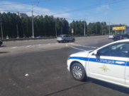 Полицейские поймали нарушительницу.