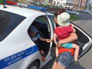 Наряд ДПС довез мать с детьми до дома.