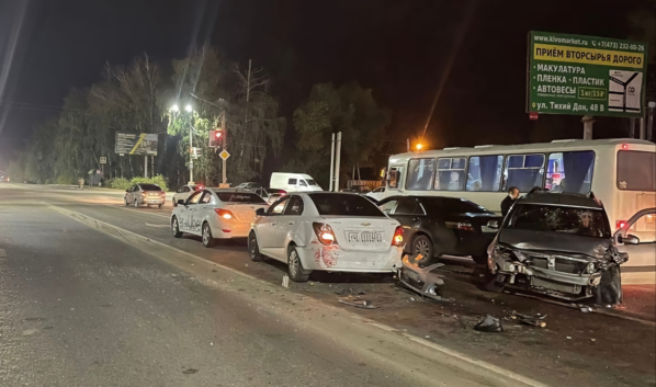В аварию попали пять автомобилей.