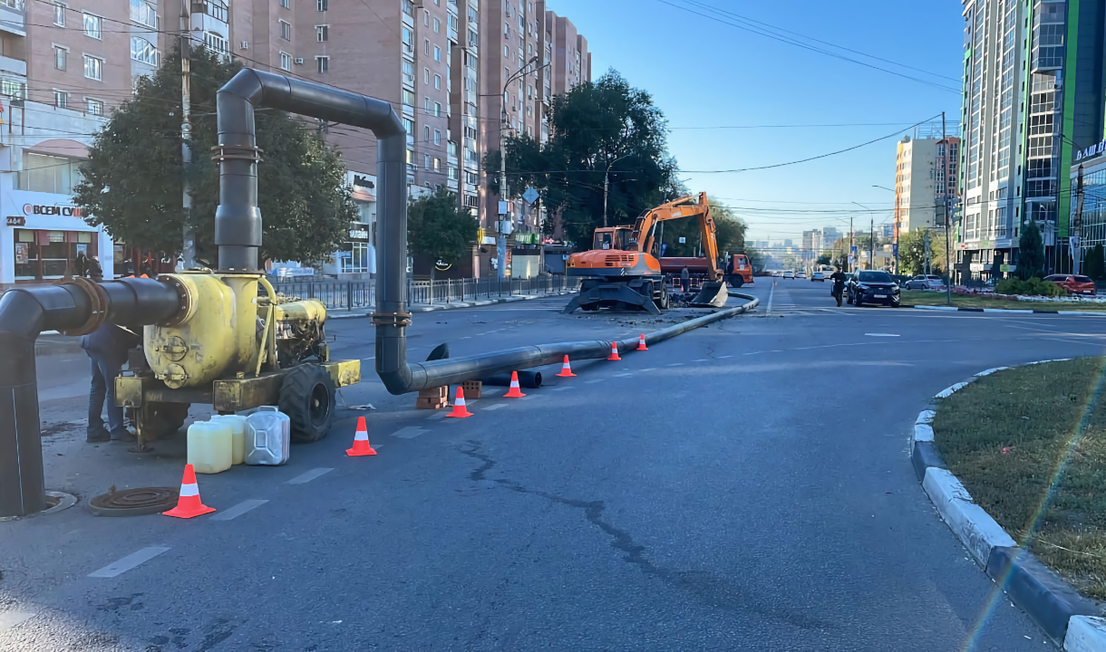 В Воронеже закрыто движение по Московскому проспекту от Беговой до  памятника Славы — ищут утечку на коллекторе