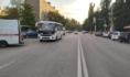 Пенсионерка упала в этом автобусе.