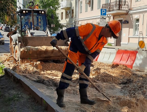 На Сакко и Ванцетти.