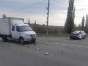 Водитель легковушки пострадала в ДТП.