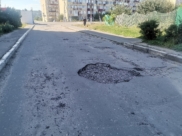 Ямы на дороге.